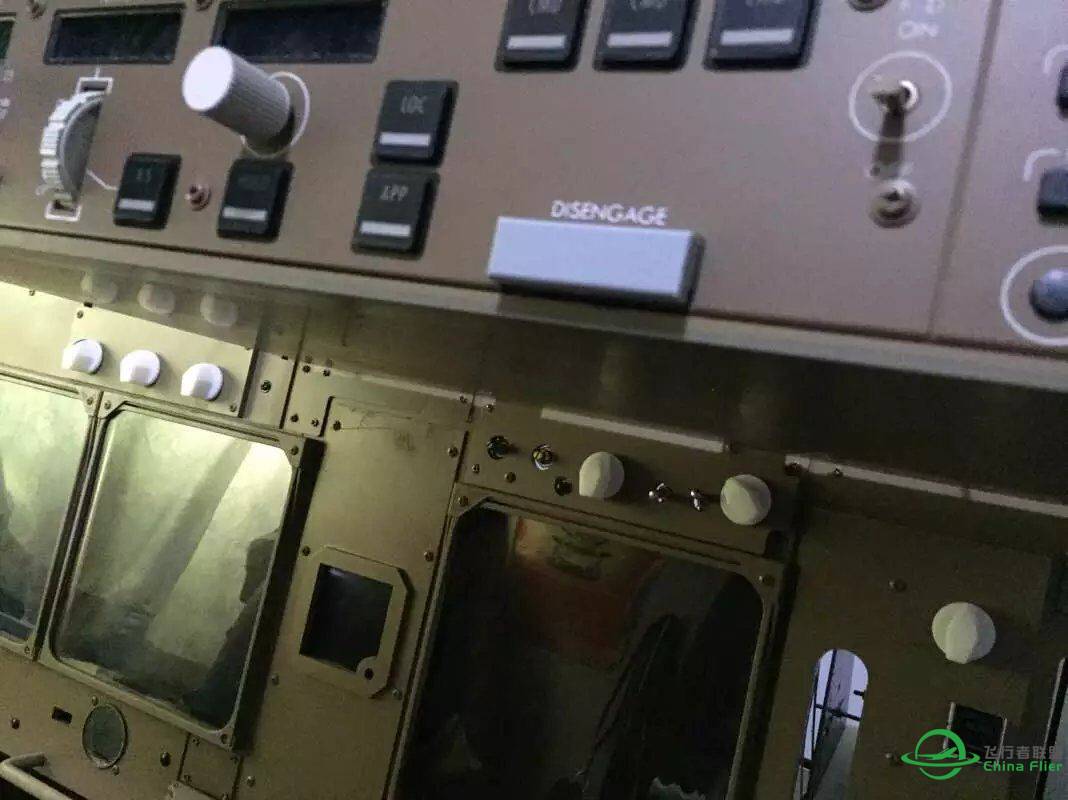 波音747 MIP-8236 