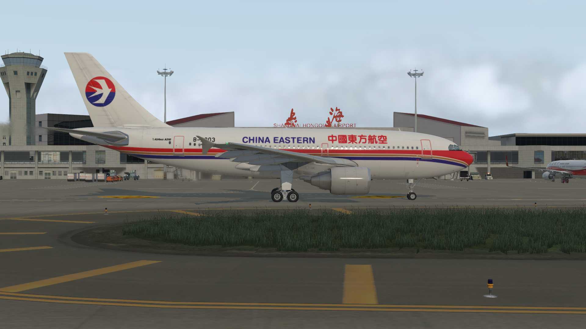 东航A310降落上海虹桥-7993 
