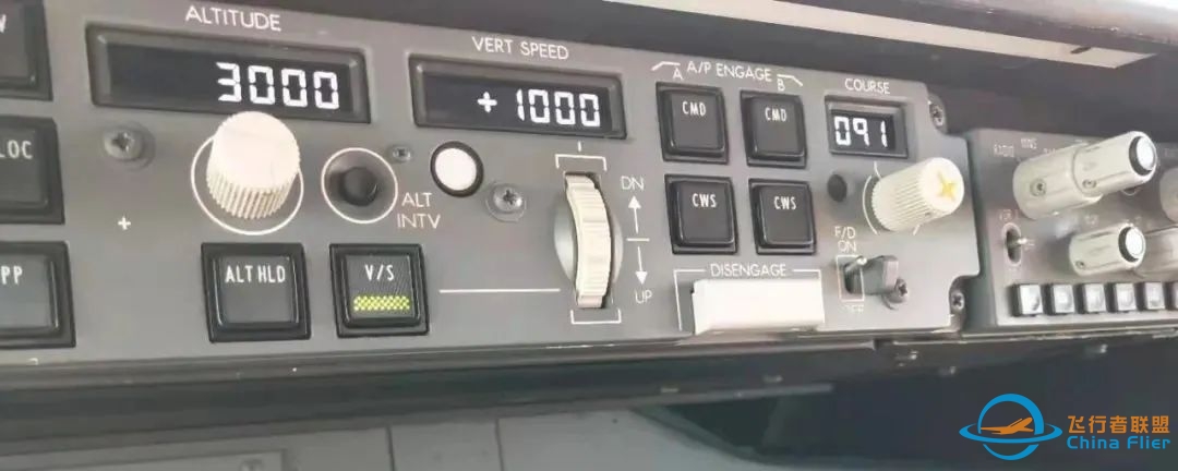 谈谈73N飞机MCP面板V/S显示窗和COURSE显示窗故障-3220 