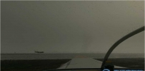 以假乱真雨天机场